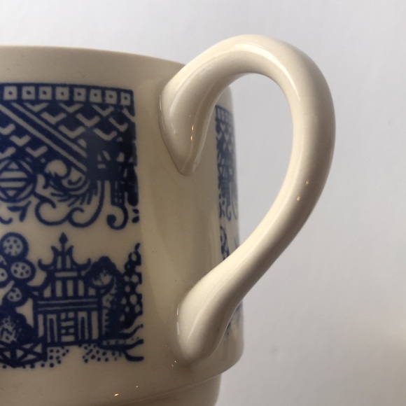 Vintage Pair Of Blue Willow Nesting Coffee Tea Mugs USA - Picture 9 of 16
